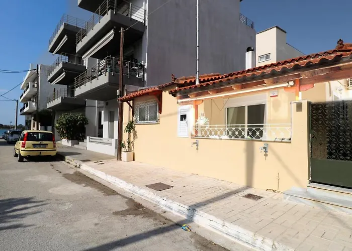 Family Beach House Near Airport